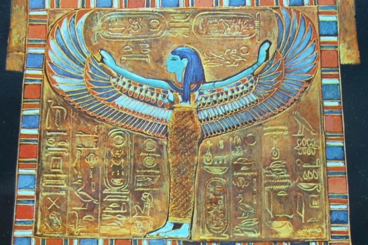 Nut on a golden artifact
