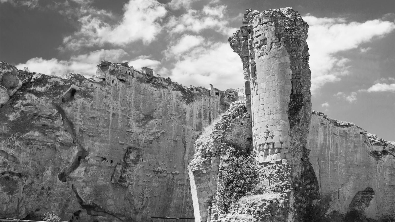 Mesopotamian landscape showing ancient ruins